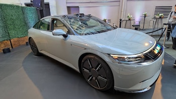 Un auto eléctrico de dos