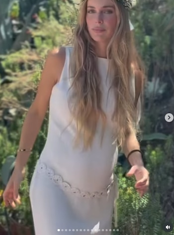 Alejandra Onieva vestida de novia en una imagen de su hijo. (Instagram @alex_onieva)