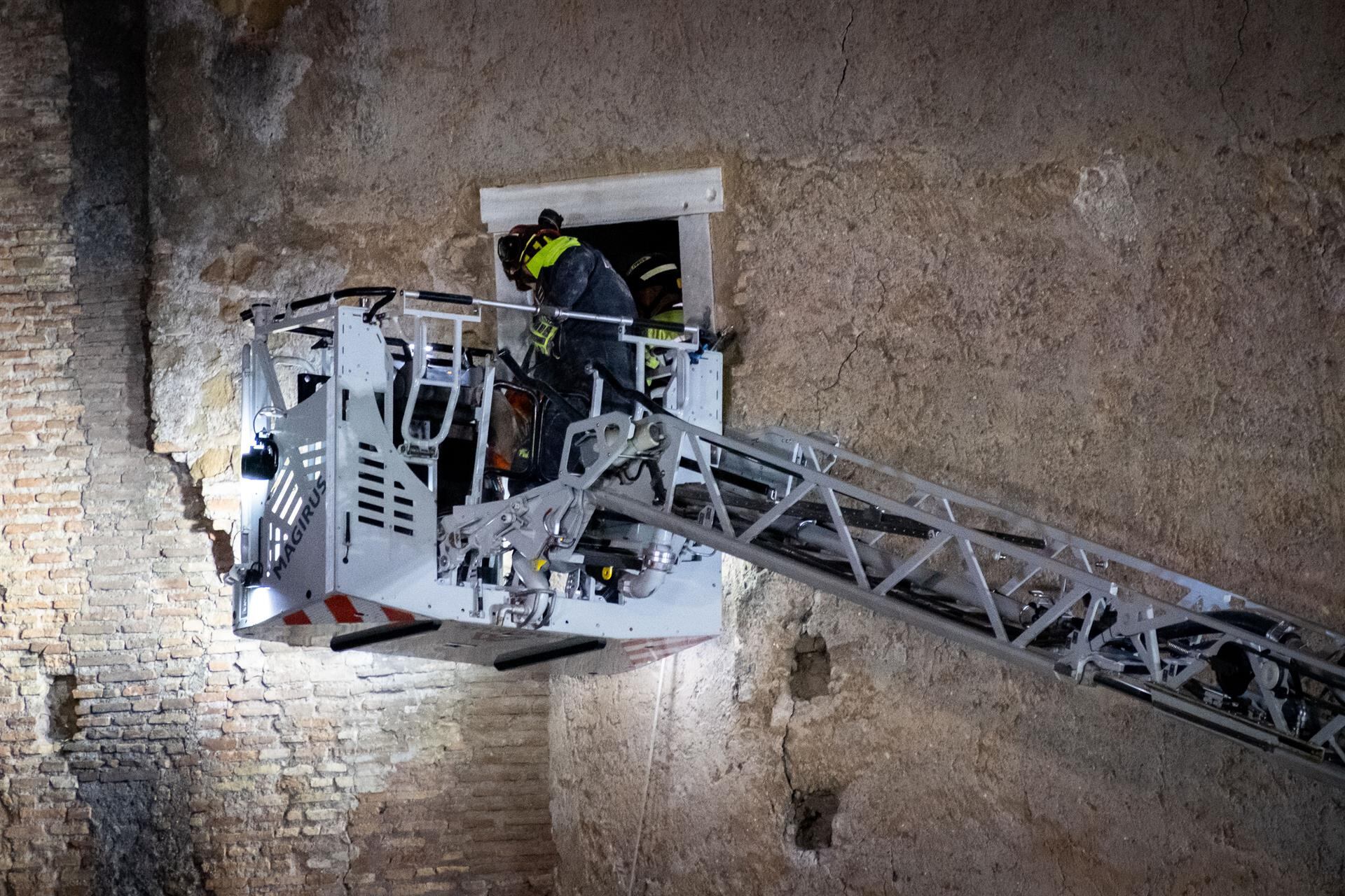 Muere el obrero rumano rescatado tras 11 horas atrapado por el derrumbe de una torre medieval en Roma
