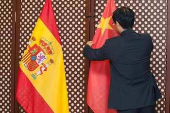 Un miembro de la delegación