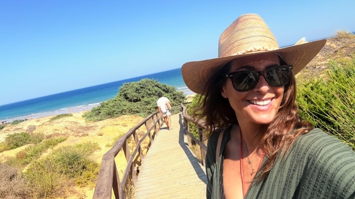 Nuria Roca repite verano en Menorca a bordo del ‘Candela II’, un llaut de 800 euros al día