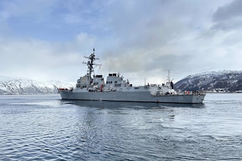 El destructor estadounidense 'USS Oscar Austin' en una foto de archivo (Europa Press/Contacto/U.S. Navy)