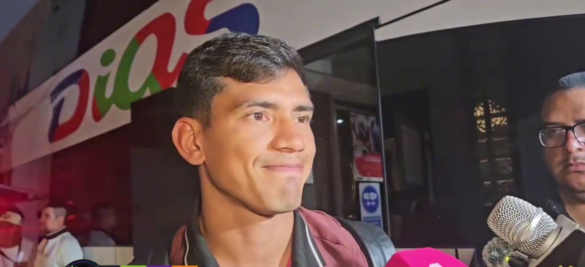 José Rivera explicó por qué no asistió a Piero Quispe en una ocasión clara ante Alianza Atlético. El delantero reconoció que su deseo de marcar condicionó la decisión y lamentó que el balón se le escapara. (Jax Latin Media)