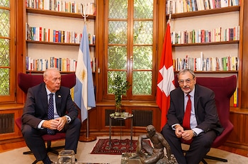 El embajador suizo, Hans Rüedi