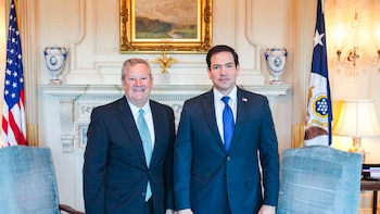 Marco Rubio recibió al jefe de la misión de Estados Unidos en Cuba para evaluar la entrega de USD 100 millones en ayuda humanitaria