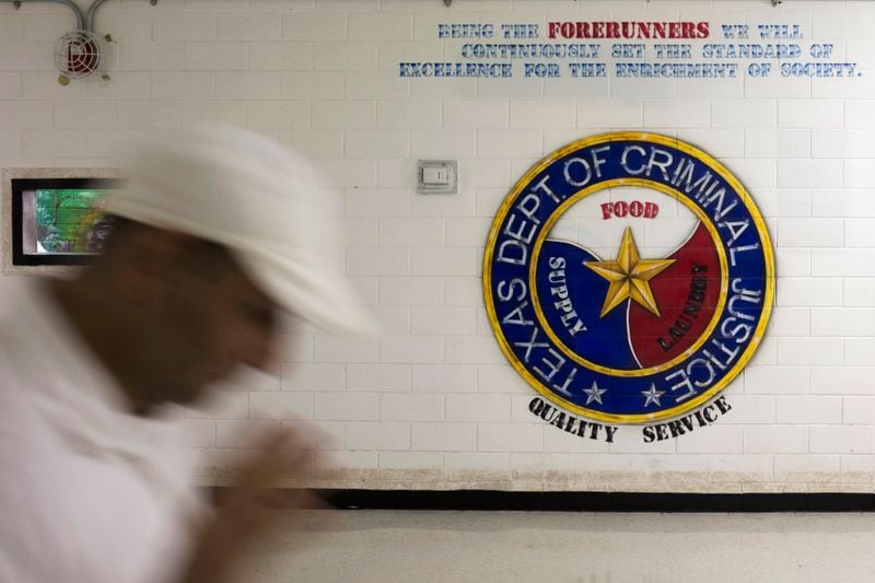 Un juez federal ordenó al Departamento de Justicia Criminal de Texas instalar aire acondicionado en todas sus prisiones antes del 31 de diciembre de 2029. (REUTERS/Adrees Latif)