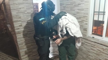 Allanaron en dos búnkers de Córdoba y hay dos detenidos: uno de ellos tenía tobillera electrónica