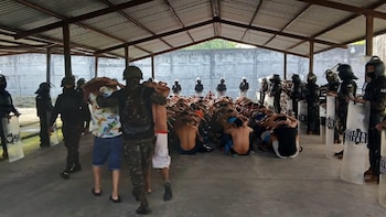 El Ejército y la Policía Nacional Civil en Guatemala realizan una nueva requisa en la cárcel de Puerto Barrios