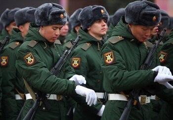 Miembros del servicio ruso en Volgogrado, Rusia 2 de febrero de 2023. REUTERS/Kirill Braga/Archivo