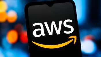 AWS ayuda a medir el impacto de la IA en las organizaciones con la certificación BVR y funciones para la IA agéntica