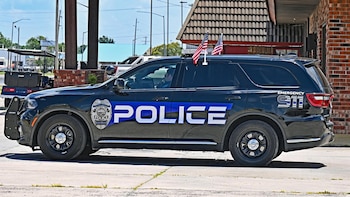 Muere un niño de 6 años y un hombre en un atropello en un campo de fútbol en Kansas, Estados Unidos