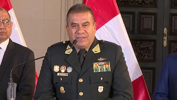 Mininter oficializa el pase a retiro de Óscar Arriola y deja la Comandancia General de la PNP