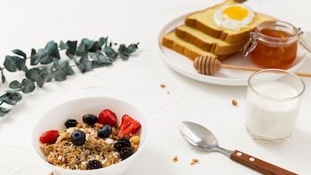 Ni huevos ni atún: 7 alimentos para tu desayuno con más proteínas y con opciones vegetarianas