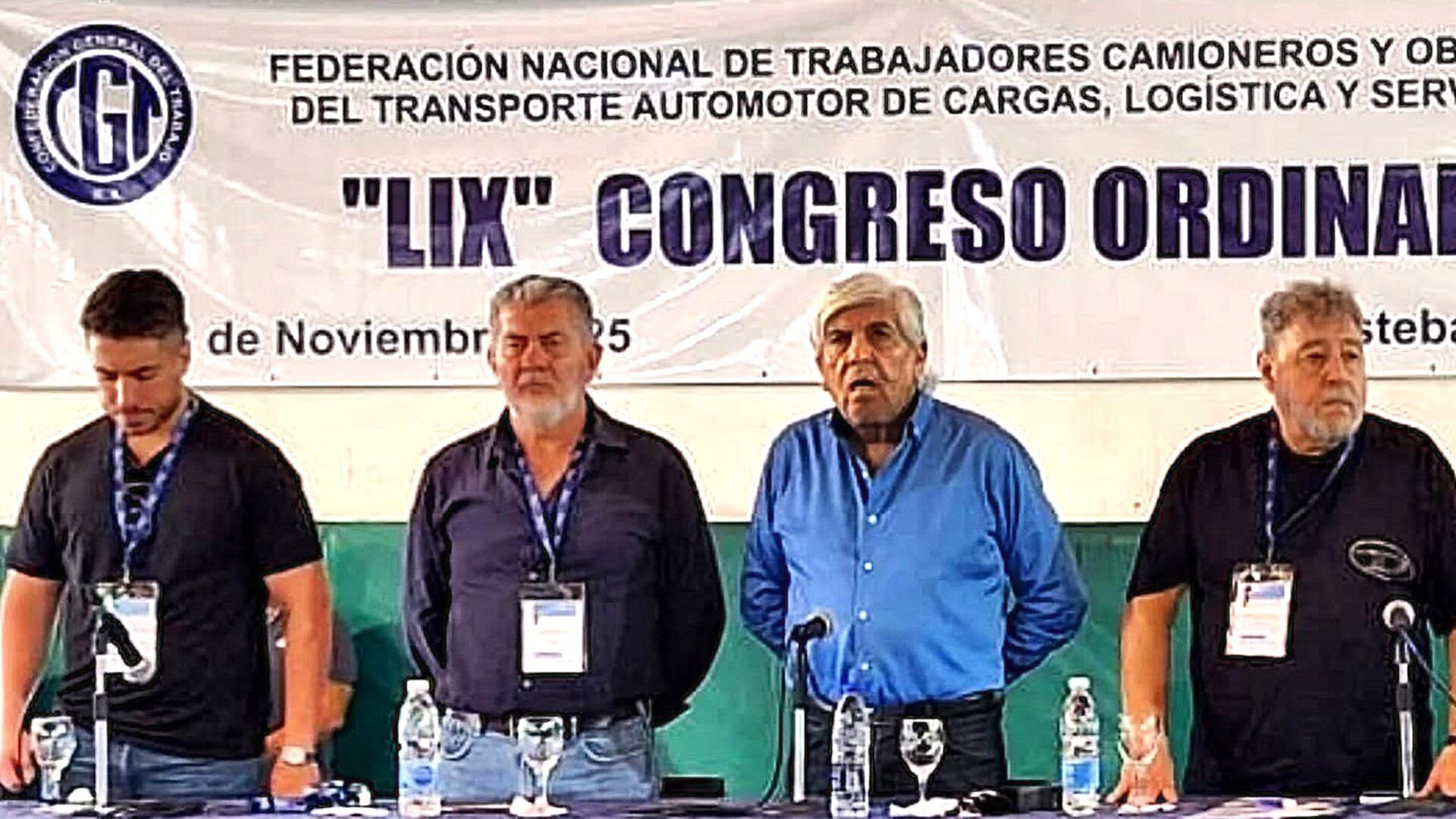 Hugo Moyano, con su hijo Jerónimo, Jorge Taboada y Hugo Pistone, en el congreso de la Federación Nacional de Camioneros