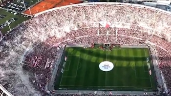 El increíble recibimiento para River Plate en el Superclásico ante Boca Juniors con más de 50 toneladas de papelitos
