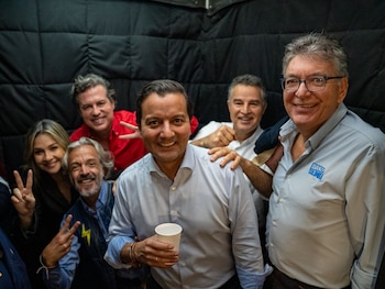 Los precandidatos dejaron las puertas