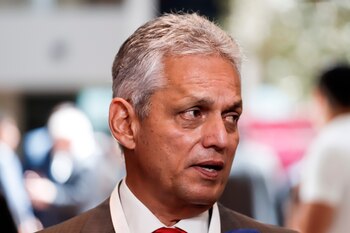 En la imagen, el director