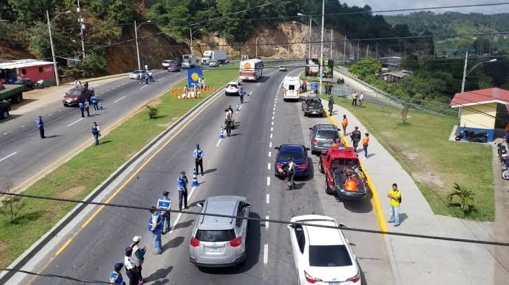 Las instituciones encargadas de emergencias y prevención deberán mantener personal indispensable durante el asueto. (FOTO: La Prensa)