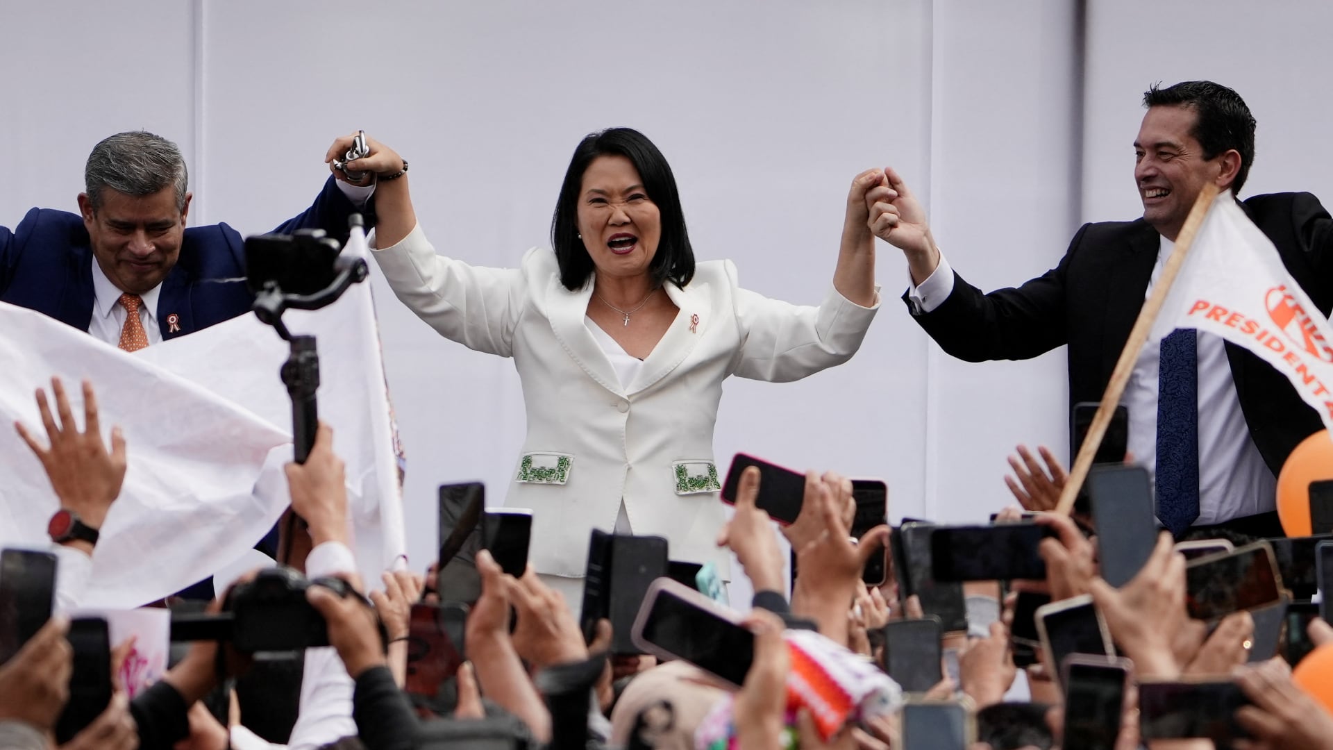 Los gestos, la alegría y el singular discurso de Keiko Fujimori al recibir sus credenciales como presidenta de la República