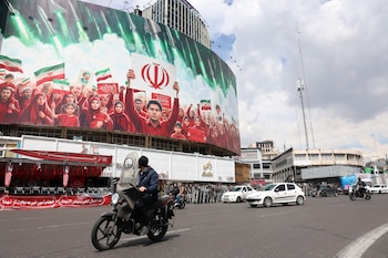 Imagen del 6 de abril de una calle en Teherán. EFE/EPA/ABEDIN TAHERKENAREH