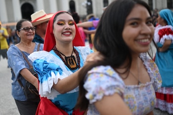 Una tarde de danza y cultura en el Centro Histórico de San Salvador