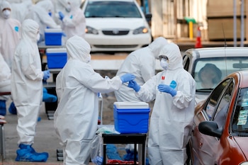 Personal médico realiza exámenes gratuitos