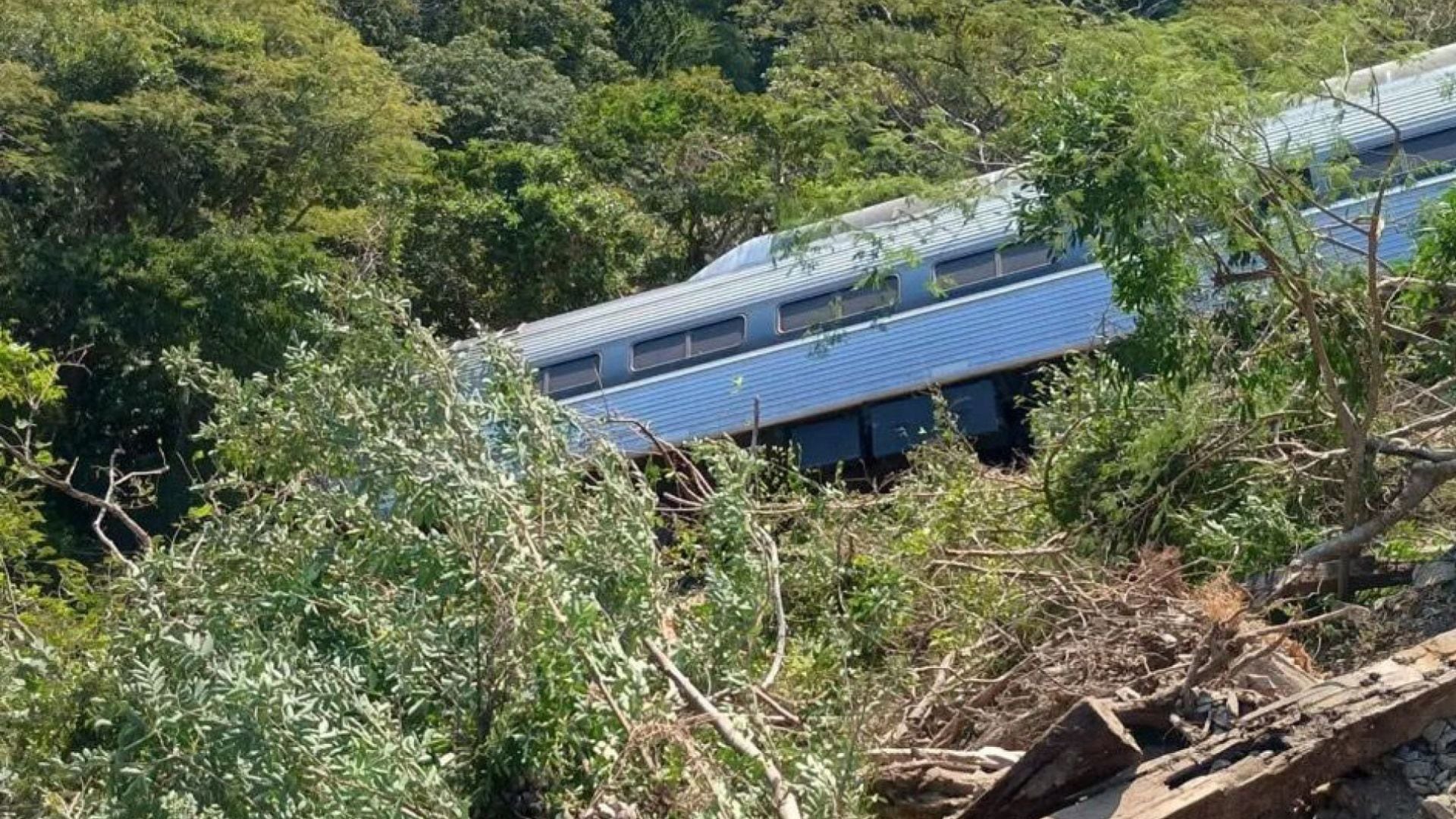Trágico Descarrilamiento del Tren Interoceánico en Oaxaca Deja 13 Muertos y 70 Hospitalizados