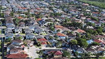 Los votantes decidirán en noviembre sobre una histórica rebaja de impuesto a la propiedad en Florida