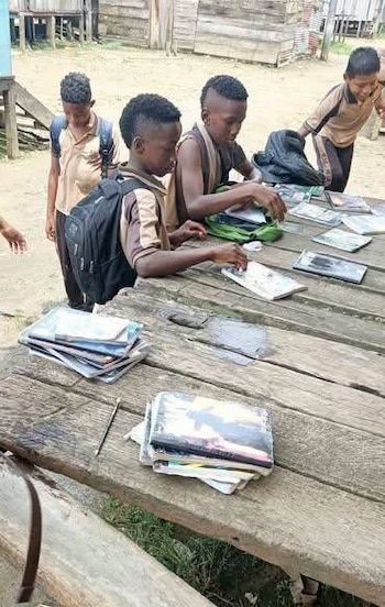 Diez estudiantes de la Institución Educativa Antonio Ricaurte volcaron en una embarcación cuando regresaban a sus casas por el río Atrato, en Riosucio, Chocó - crédito Fecode