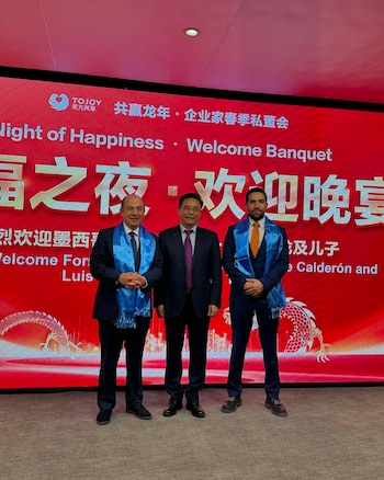 Calderón Hinojosa y su hijo,