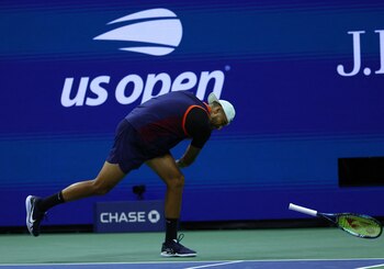 Kyrgios rompe una raqueta contra