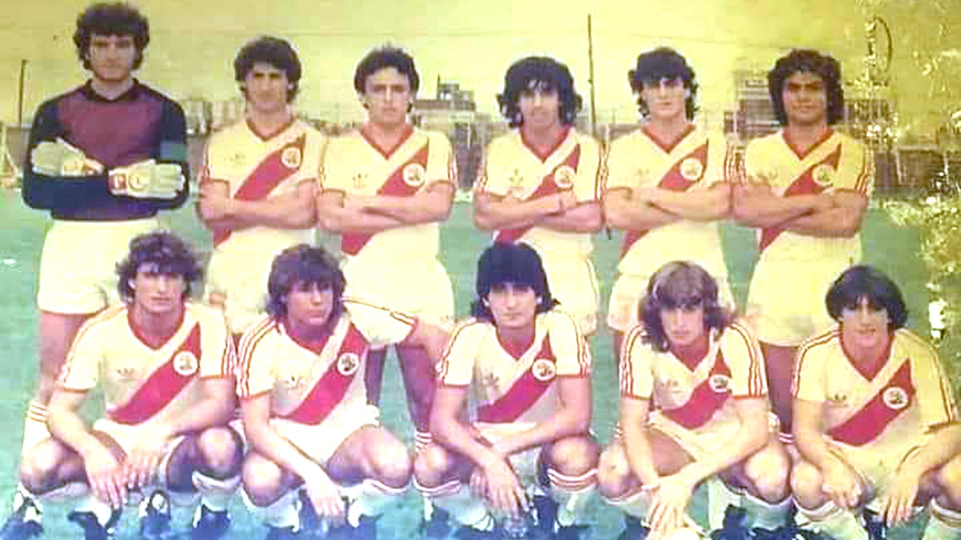 La Reserva de River en 1985. Parados: Daniel Gazzaniga, Versaci, Bal , Pando, Sergio Miguez y Parente. Abajo. Ariel Medri, Claudio Caniggia, Juan Bautista Chumba, Adrián Pasceri y Pedro Salaberry
