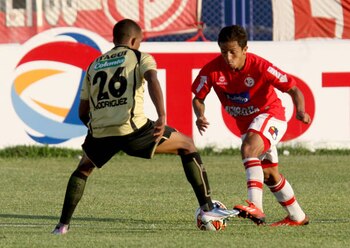 Roberto Merino con la camiseta