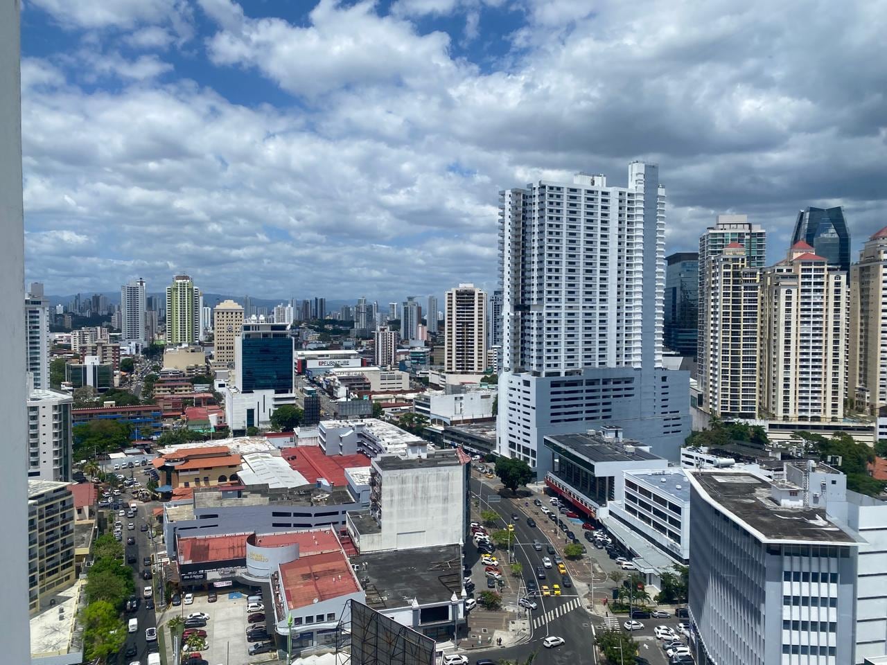Sectores altos de la capital panameña son los más vulnerables a la baja presión del sistema. Alex Hernández