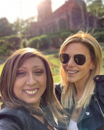 Evangelina Anderson y su amiga Estela