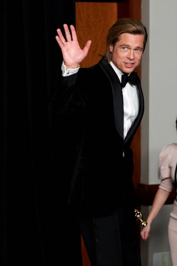 FILE Ñ Brad Pitt waves in the press room at Loews Hollywood Hotel during the Academy Awards in Los Angeles on Feb. 9, 2020. Pitt, who went seven years without drinking alcohol, said in an August 2026 interview with Esquire that he had gotten Òback off the wagon,Ó and now drinks Òin a more restrained manner.Ó (Kelsey Hale/The New York Times)