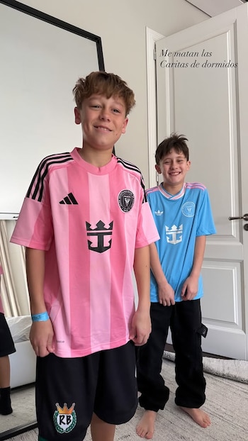 Los menores con su cara