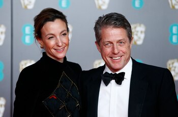 Hugh Grant reveló que él y su esposa Anna Elisabet Eberstein tuvieron COVID-19 (Reuters)
