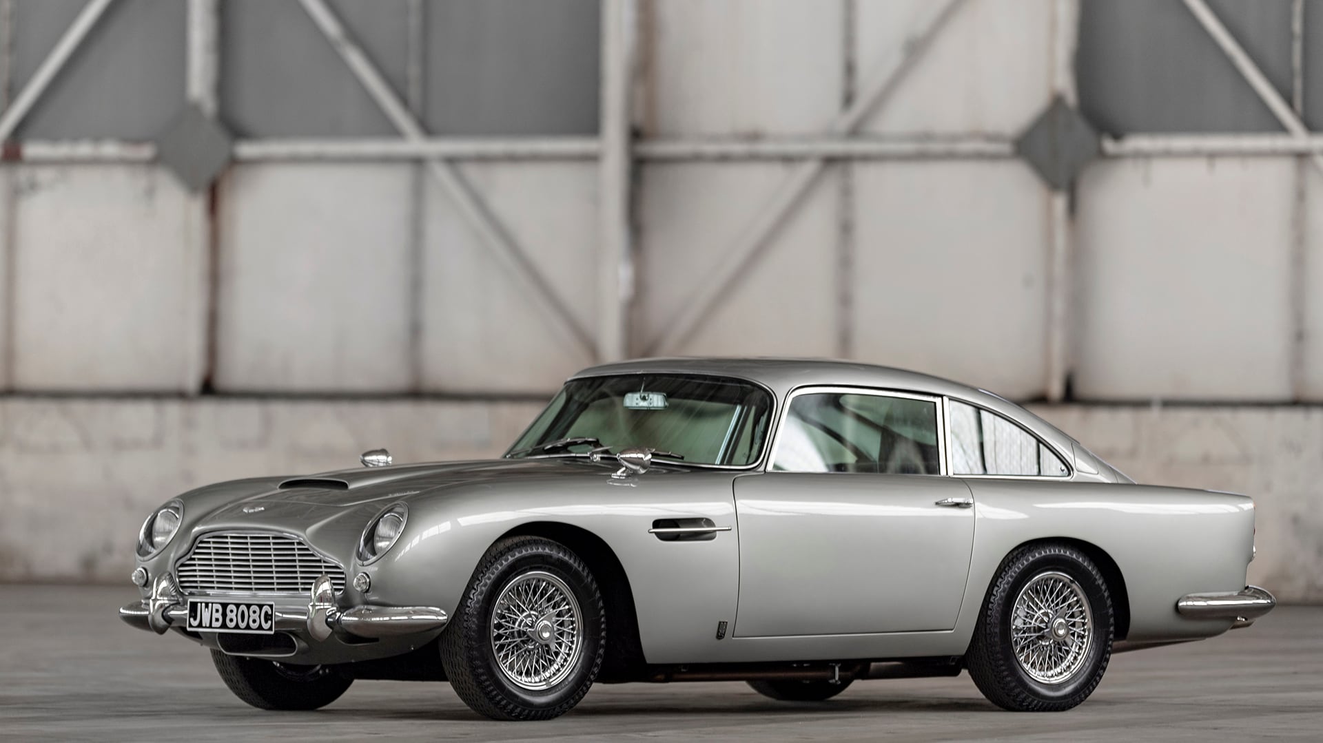 El Aston Martin DB5 debutó junto a Sean Connery en