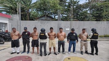 La PNC de Guatemala recibe en El Carmen a seis salvadoreños expulsados de México y los traslada a El Salvador