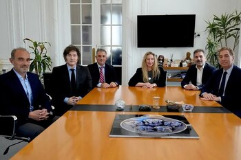 El Gobierno oscila entre el clima mundial y el desgaste a nivel local sin descuidar el armado bonaerense con el PRO