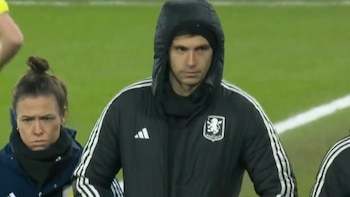 Dibu Martínez salió reemplazado en