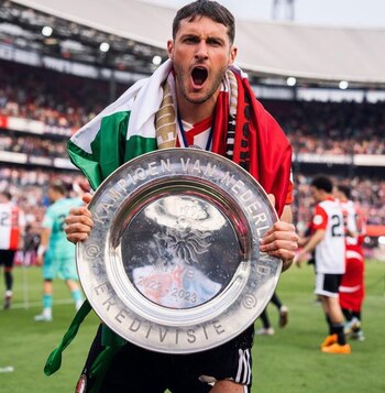 Santiago Giménez: El goleador mexicano