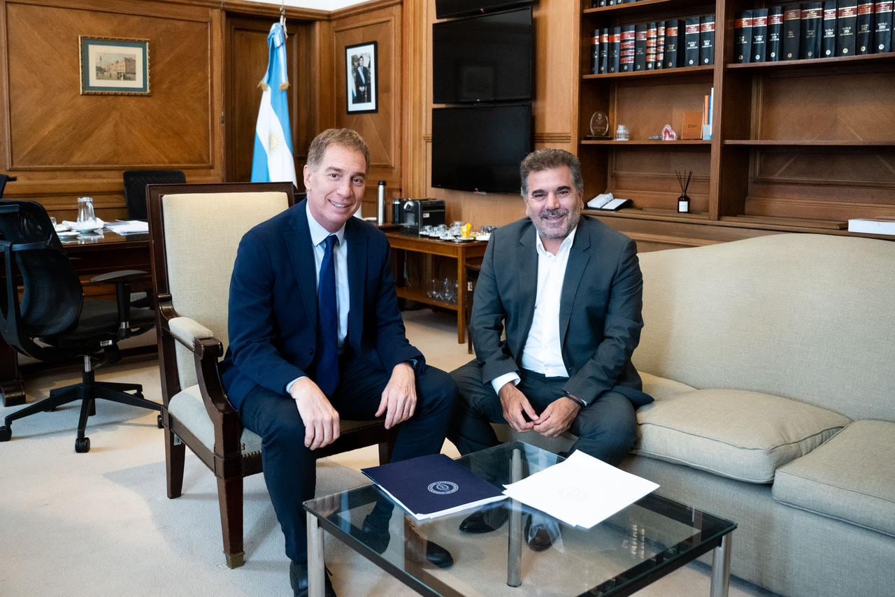 Diego Santilli junto a Cristian Ritondo en el despacho del ministro del Interior en la Casa Rosada