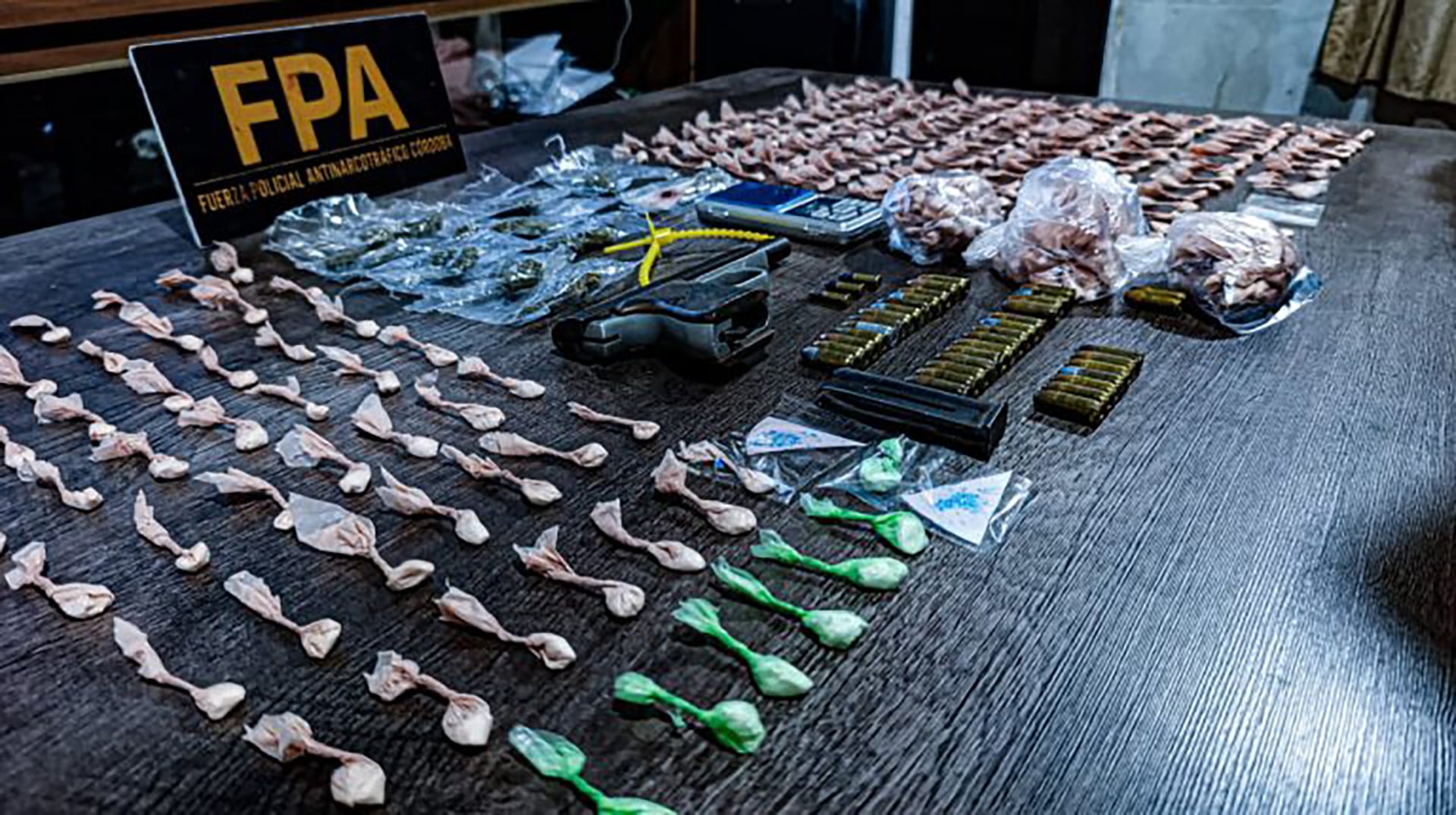 La droga y las armas incautadas