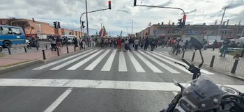 Manifestantes bloquearon vías en Kennedy, Bogotá, y afectaron la operación de TransMilenio durante la tarde del miércoles 16 de septiembre - crédito @SectorMovilidad/X