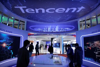 FILE PHOTO: People visit Tencent's booth at the World 5G Exhibition in Beijing, China November 22, 2019. REUTERS/Jason Lee/File Photo