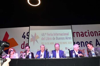 Alejandro G. Roemmers junto a