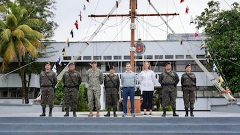 El encargado de negocios de