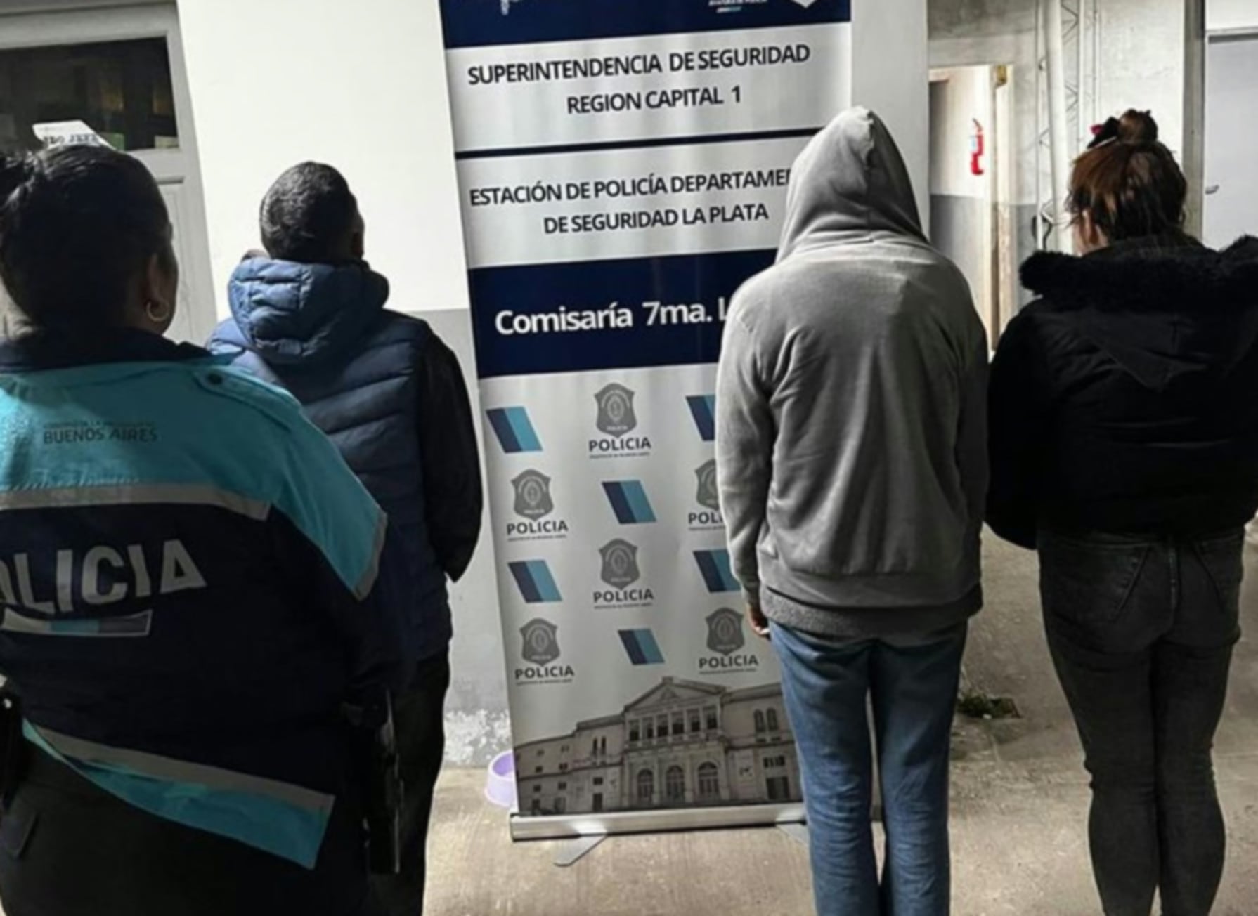 Tres personas quedaron detenidas en La Plata por una investigación por presunta venta de drogas al menudeo en dos viviendas de Abasto. (0221)